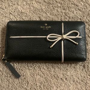 Black and white Kate Spade Wallet!